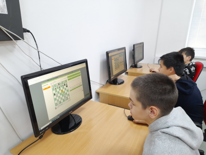 Онлайн-турнир по шахматам среди команд Центров «Точка роста».